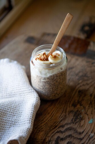 Banana pudding oats in a jar with toppings.